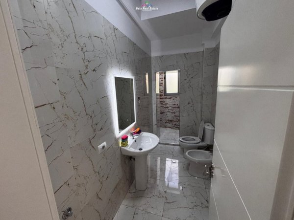 Tirane, jepet me qera zyre Kati 2, 75 m² 500 € (Hotel Elisa)
