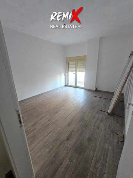 Durres, jepet me qera ambjent biznesi Kati 2, 150 m² 500 € 