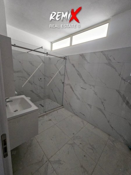 Durres, jepet me qera ambjent biznesi Kati 2, 150 m² 500 € 