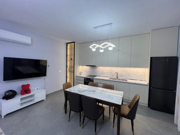 Tirane, jepet me qera apartament 2+1 Kati 7, 700 € 