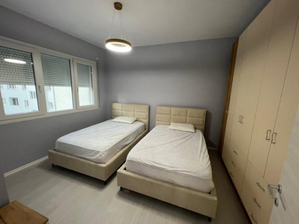 Tirane, jepet me qera apartament 2+1 Kati 7, 700 € 