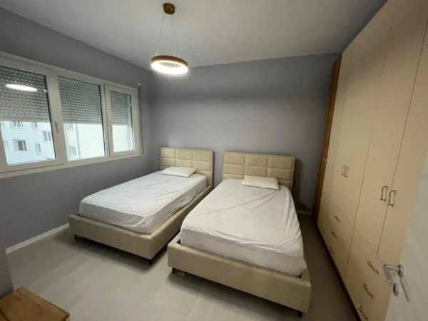 Tirane, jepet me qera apartament 2+1 Kati 7, 650 €