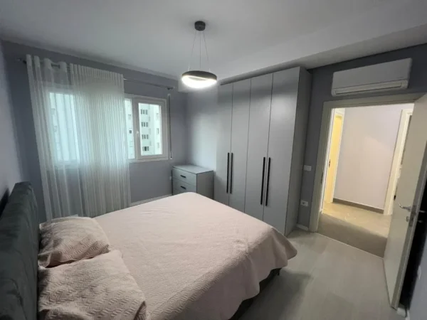 Tirane, jepet me qera apartament 2+1 Kati 7, 650 €