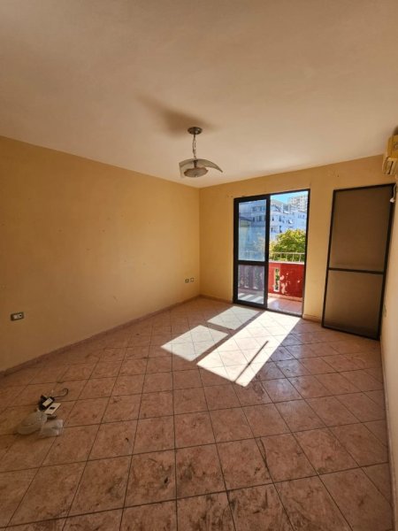 Durres, jepet me qera apartament Kati 3, 65 m² 400 € 