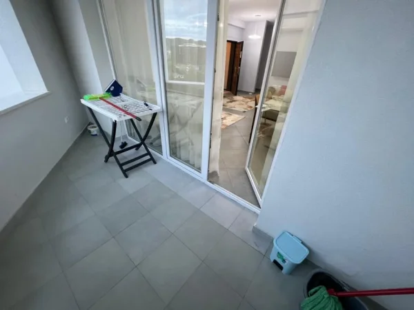 Tirane, jepet me qera apartament 2+1 Kati 7, 650 €