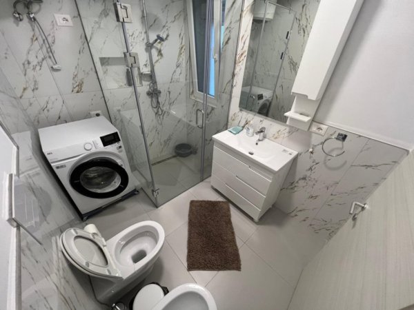 Tirane, jepet me qera apartament 2+1 Kati 7, 700 € 