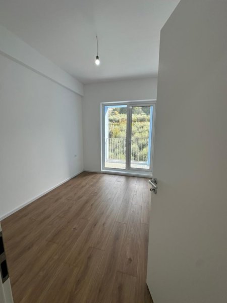 Tirane, shitet apartament 1+1 Kati 3, 53 m² 83.000 € (OXA)