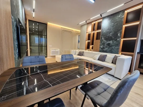 Tirane, jepet me qera apartament 2+1 Kati 7, 121 m² 1.500 € 