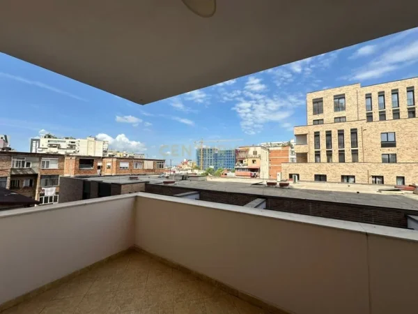 Tirane, jepet me qera apartament 1+1 Kati 4, 60 m² 500 € 