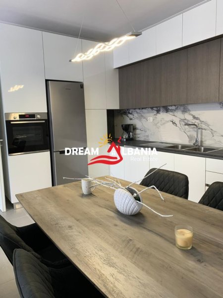 Tirane, jepet me qera apartament 2+1 , 100 m² 600 € (Liqeni i Thate)