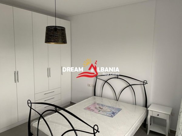 Tirane, jepet me qera apartament 2+1 , 100 m² 600 € (Liqeni i Thate)