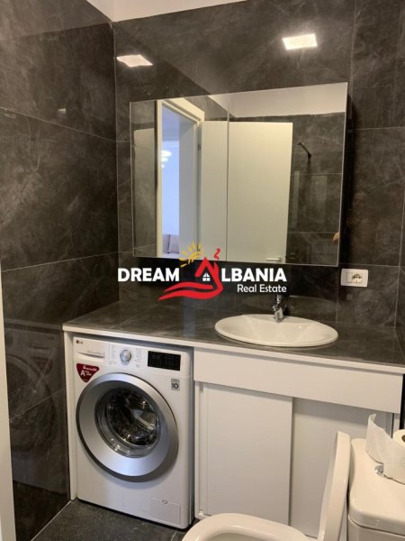 Tirane, jepet me qera apartament 2+1 , 100 m² 600 € (Liqeni i Thate)