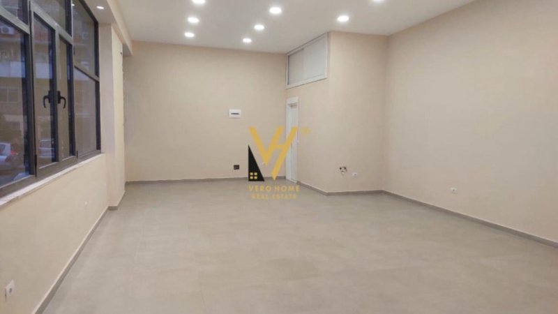 Tirane, jepet me qera zyre Kati 0, 55 m² 500 € (MYSLYM SHYRI)