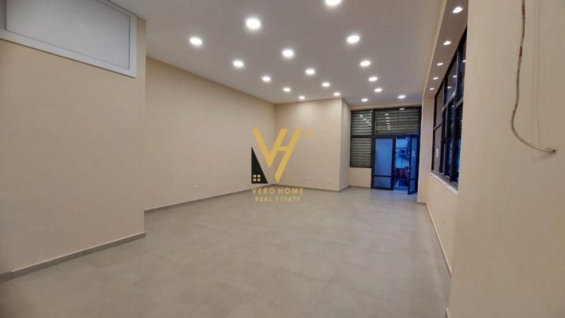 Tirane, jepet me qera zyre Kati 0, 55 m² 500 € (MYSLYM SHYRI)