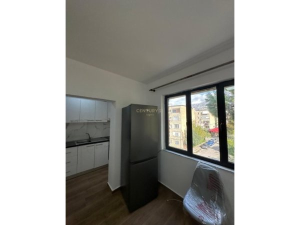 Tirane, jepet me qera apartament 2+1 Kati 4, 70 m² 420 € 