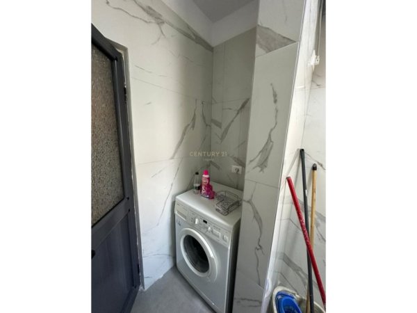 Tirane, jepet me qera apartament 2+1 Kati 4, 70 m² 420 € 