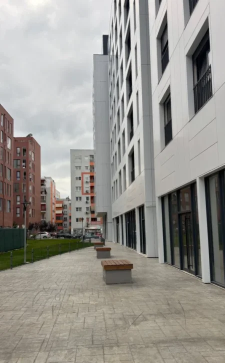 4.400 Bulevardi i ri. Shitet dyqan Kati 0, 125 m²