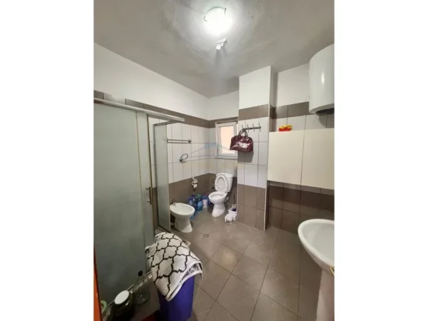 Qera , Apartament 2+1+ Post parkimi , Yzberisht 650 €