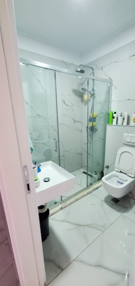 Tirane, jepet me qera apartament 2+1+Ballkon Kati 11, 100 m² 650 € 