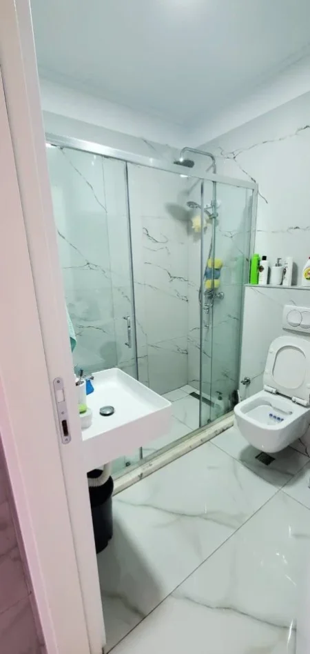 Tirane, jepet me qera apartament 2+1+Ballkon Kati 11, 100 m² 650 € 