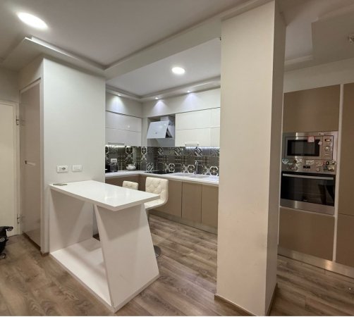 Tirane, jepet me qera apartament 2+1 Kati 3, 700 € 