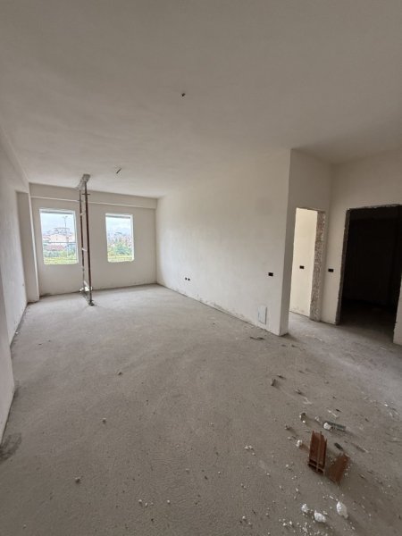 Tirane, jepet me qera ambjent biznesi Kati 1, 140 m² 1.000 € (Paskuqan. Kompleski Demollari)