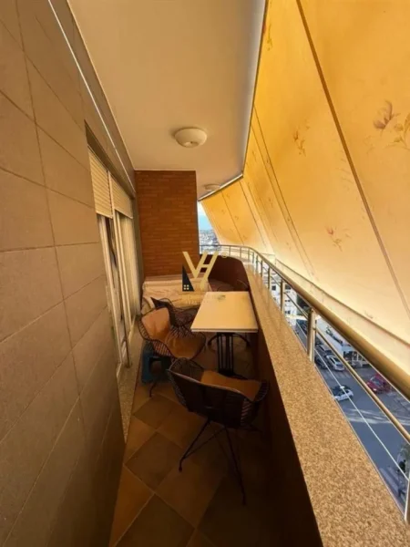 Tirane, jepet me qera apartament 2+1+Ballkon Kati 7, 117 m² 1.000 € (OXHAKU)