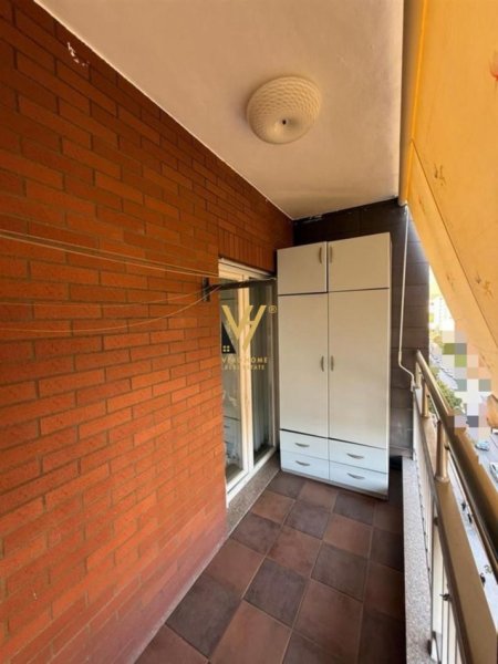 Tirane, jepet me qera apartament 2+1+Ballkon Kati 7, 117 m² 1.000 € (OXHAKU)