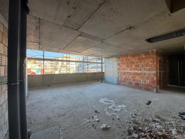 Shitet , Apartament Duplex 4+1 , Komuna Parisit 570,000 €