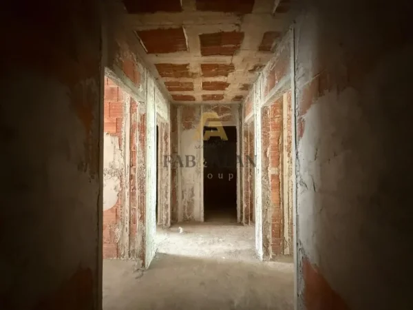 Tirane, shitet apartament 3+1 Kati 2, 131 m² 112.000 € (Paskuqan)