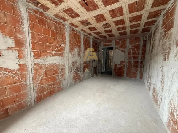 Tirane, shitet apartament 3+1 Kati 2, 131 m² 112.000 € (Paskuqan)