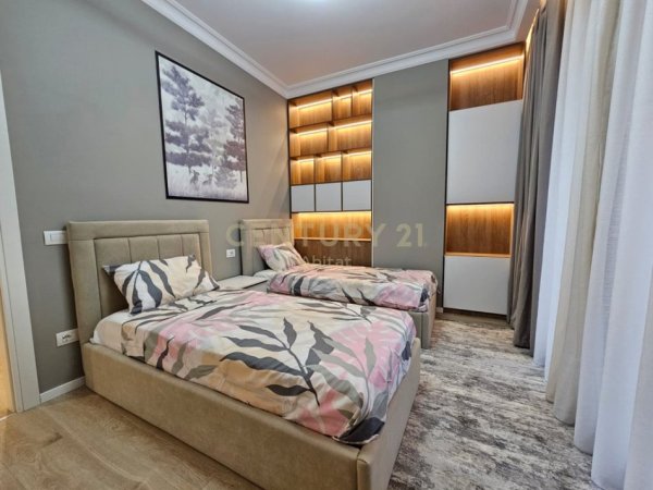 Tirane, jepet me qera apartament 2+1 Kati 7, 120 m² 1.500 € (Rruga e Barrikadave)