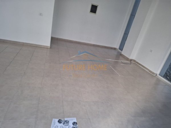Tirane, jepet me qera ambjent biznesi Kati 0, 33 m² 240 € (Siri Kodra)