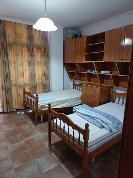 Tirane, jepet me qera apartament 2+1+Ballkon Kati 8, 110 m² 65,000Leke (Rruga e Dibres)