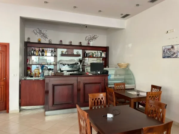 Durres, jepet me qera lokal Kati 0, 75 m² 700 € (Golem)