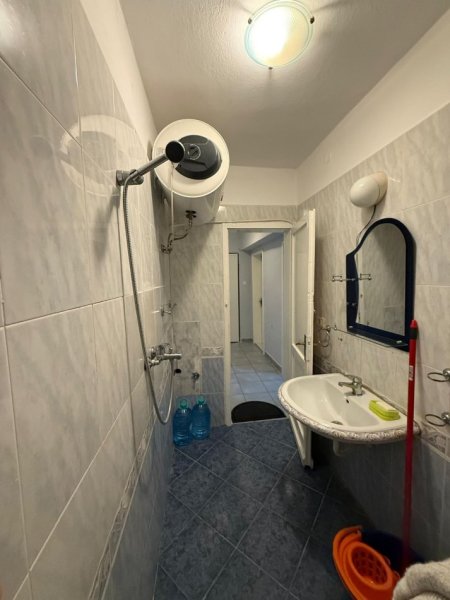 Tirane, jepet me qera apartament 1+1 Kati 2, 50 m² 500 € (Rruga Mihal Grameno)