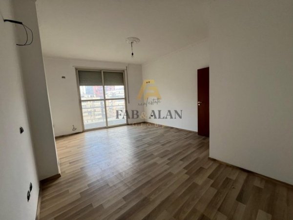 Tirane, shitet apartament 3+1 Kati 4, 139 m² 300.000 € (Liqeni Artificial)