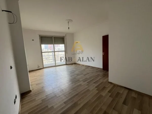 Tirane, shitet apartament 3+1 Kati 4, 139 m² 300.000 € (Liqeni Artificial)