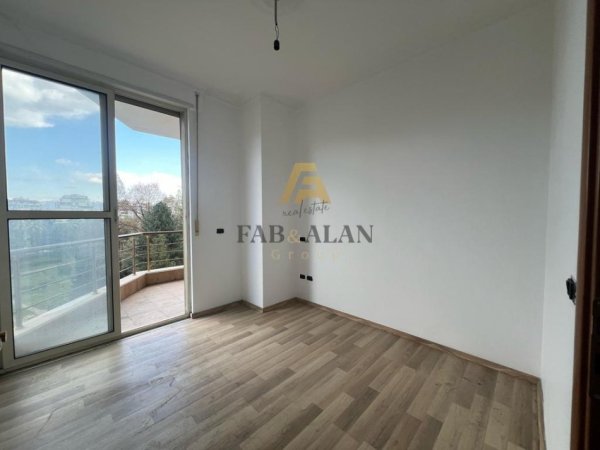 Tirane, shitet apartament 3+1 Kati 4, 139 m² 300.000 € (Liqeni Artificial)