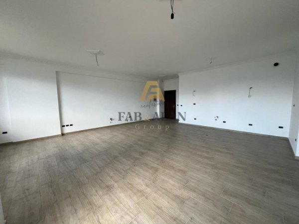 Tirane, shitet apartament 3+1 Kati 4, 139 m² 300.000 € (Liqeni Artificial)