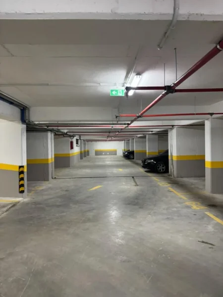 Tirane, shitet garazh | post parkimi Kati -2,