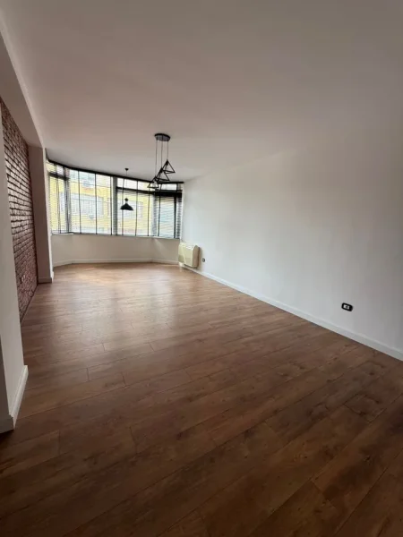 Tirane, jepet me qera apartament 2+1 Kati 8, 110 m² 850 € (Komuna e Parisit)