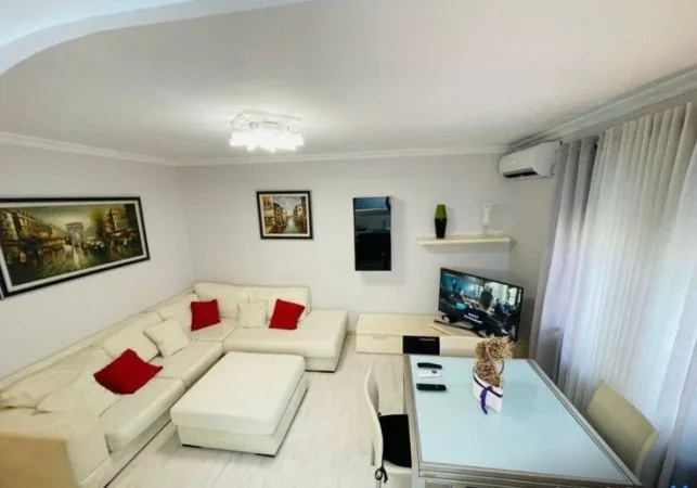 Tirane, jepet me qera apartament 2+1 Kati 4, 800 € 