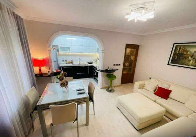 Tirane, jepet me qera apartament 2+1 Kati 4, 800 € 