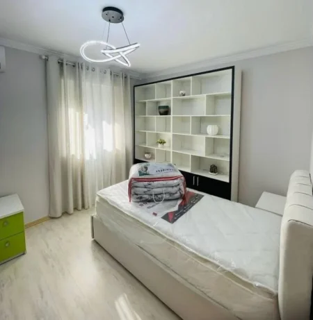 Tirane, jepet me qera apartament 2+1 Kati 4, 800 € 