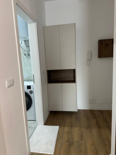 Tirane, jepet me qera apartament 2+1+Ballkon Kati 8, 80 m² 1.000 € (Zogu i Zi)