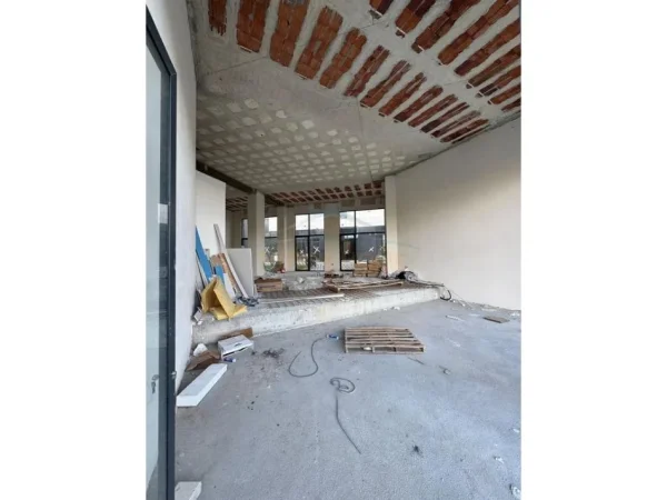 Qera, Ambient Biznesi, Liqeni i Thate, Tiranë.UNA59135