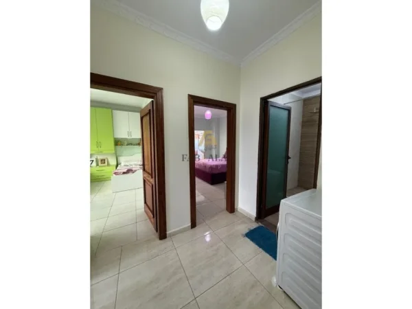 Tirane, shitet apartament 3+1 Kati 8, 140 m² 260.000 € (Liqeni Artificial)