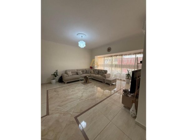 Tirane, shitet apartament 3+1 Kati 8, 140 m² 260.000 € (Liqeni Artificial)