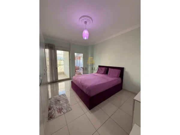 Tirane, shitet apartament 3+1 Kati 8, 140 m² 260.000 € (Liqeni Artificial)